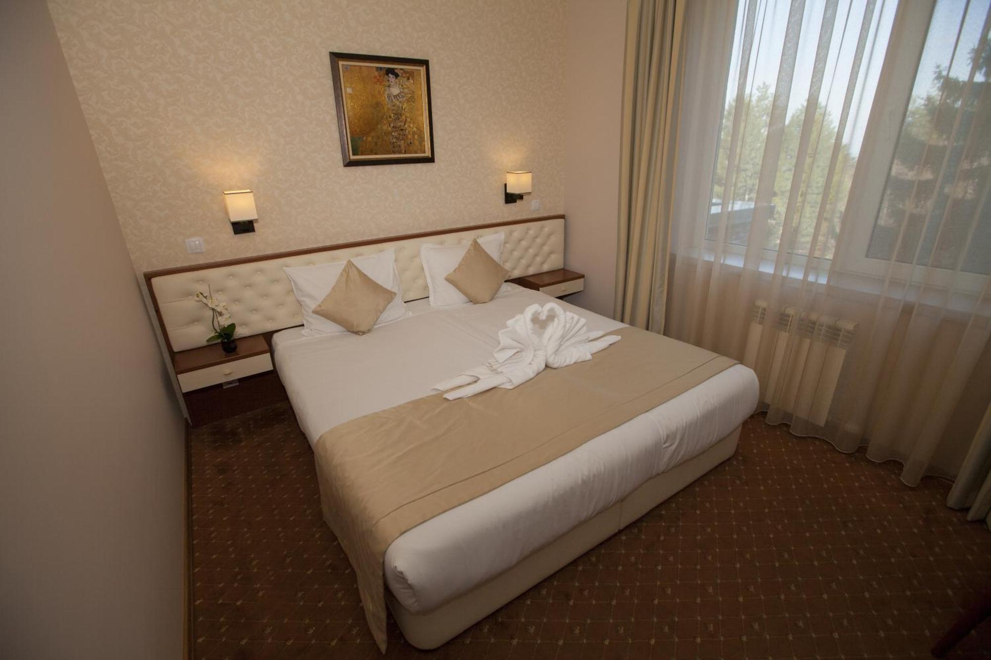 Family Hotel Saint George София Номер фото